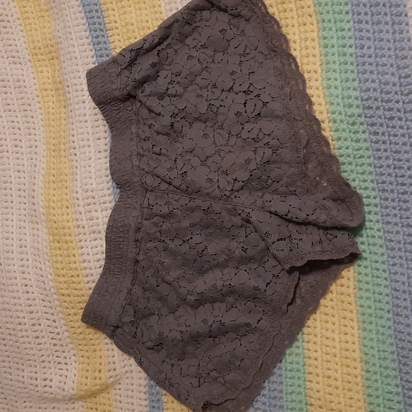 Grey lace tabula shorts - Picture 2 of 6